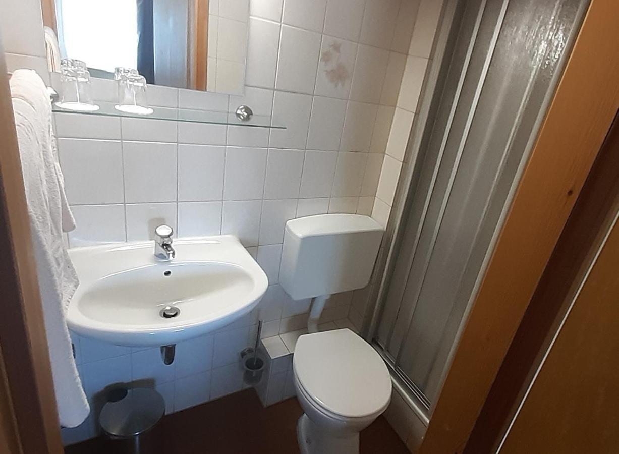 Gasthaus "Zur Linde" Harzgerode Exteriör bild